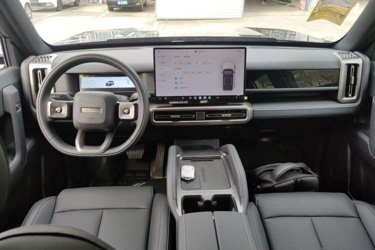 Used Chery Fulwin X3L 2025 Model 215 Long-Distance Edition Center Console