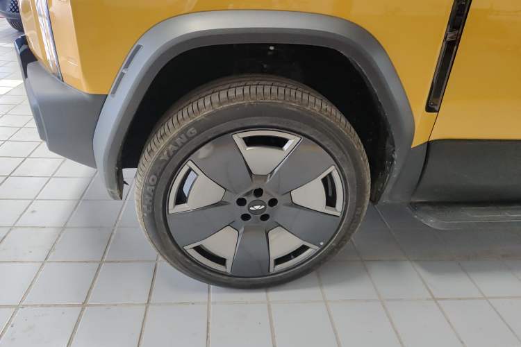 Used Chery Fulwin X3L 2025 Model 205 All-Wheel Drive High-Energy Edition Left Front Wheel Hub