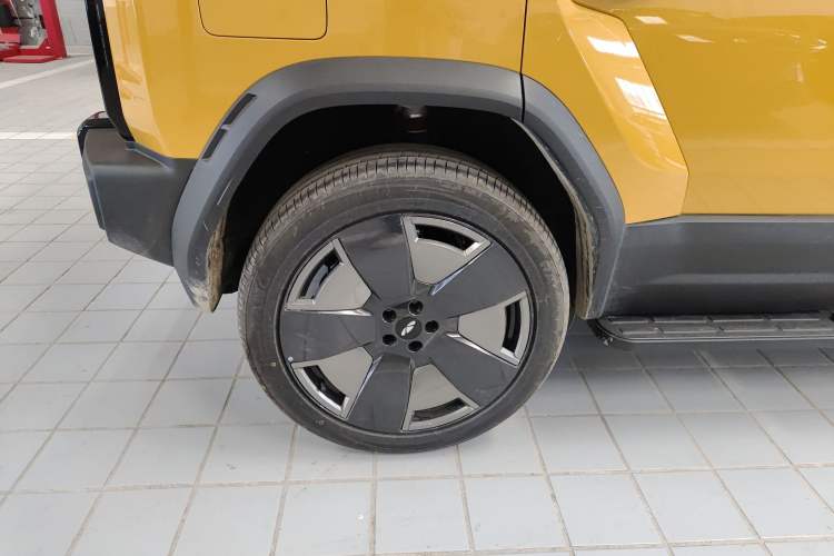 Used Chery Fulwin X3L 2025 Model 205 All-Wheel Drive High-Energy Edition Right Rear Wheel Hub