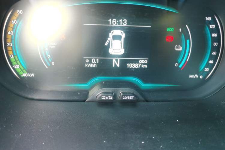 Used Chery Little Ant 2022 Restyled Version Sweet Pink Edition Half-Sugar Version 30.6 kWh 30 kW 301 km Odometer Close Up