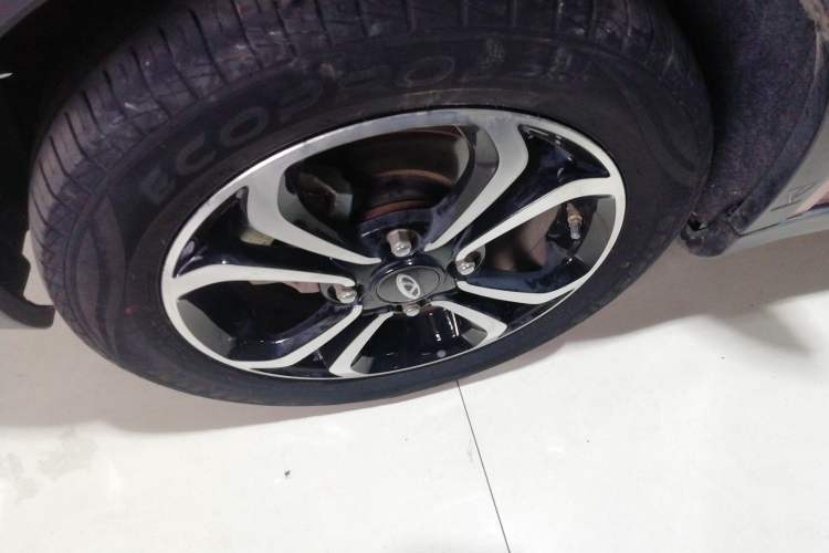 Used Chery Little Ant 2019 4-Seater Smart Luxe Version 30.6 kWh Left Front Wheel Hub