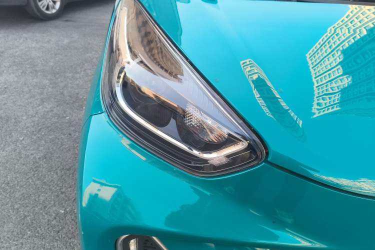 Used Chery Little Ant 2021 200 000 Yuan "Ant Fan" Edition Energized Version NMC Lithium Battery 301 km Right Front Headlight