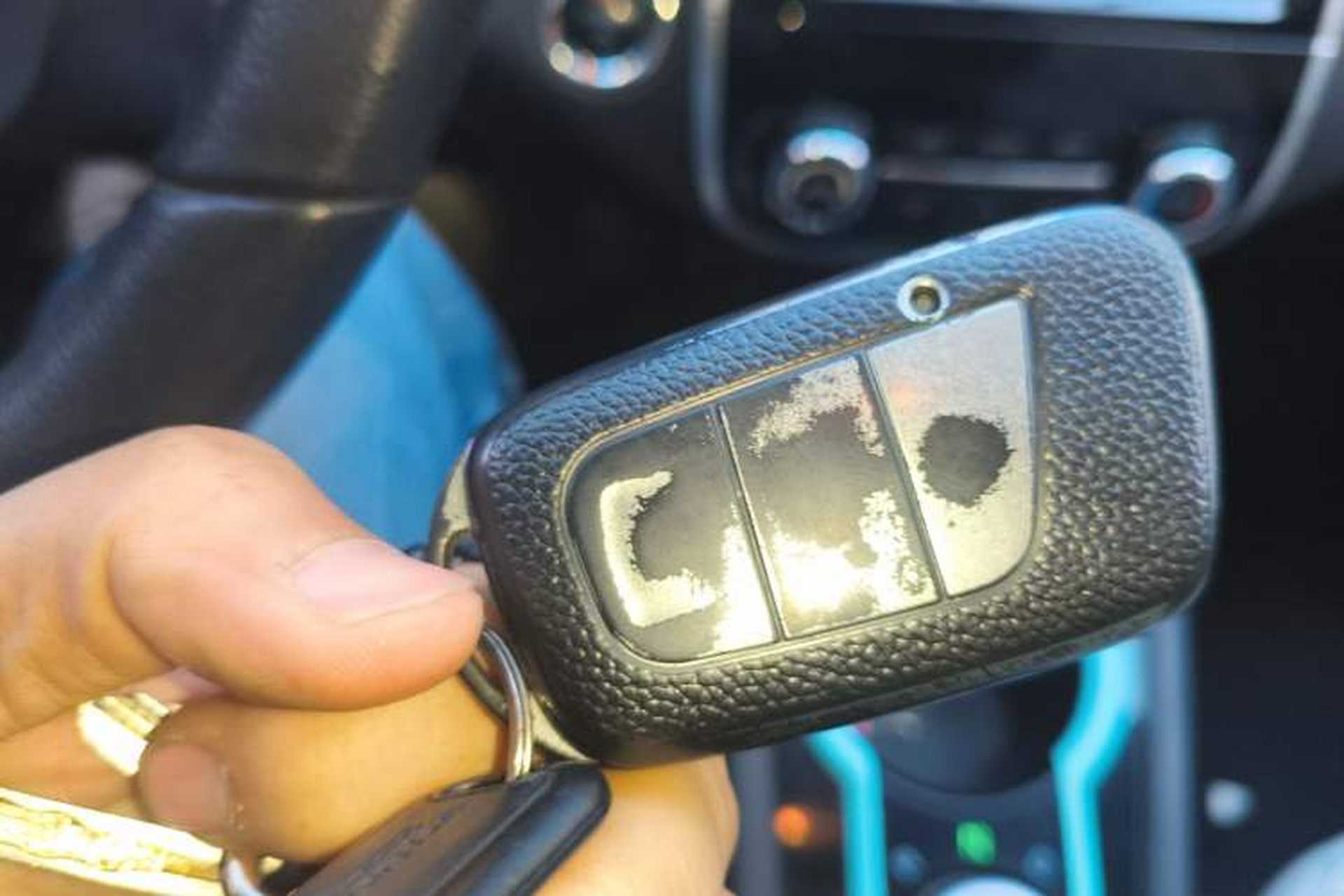 Used Chery Little Ant 2021 200 000 Yuan "Ant Fan" Edition Energized Version NMC Lithium Battery 301 km Vehicle Key