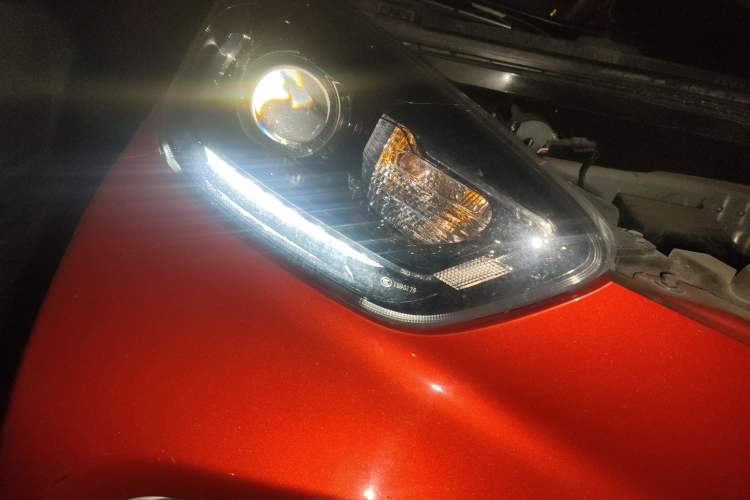 Used Chery Little Ant 2021 200 000-Yuan Ant Fan Edition Talent Version Lithium Iron Phosphate 301 km Right Front Headlight