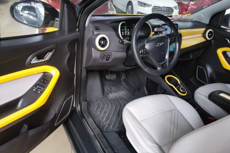 Used Chery Little Ant 2021 200 000-Yuan Ant Fan Edition Talent Version NMC Battery 301 km Interior 3