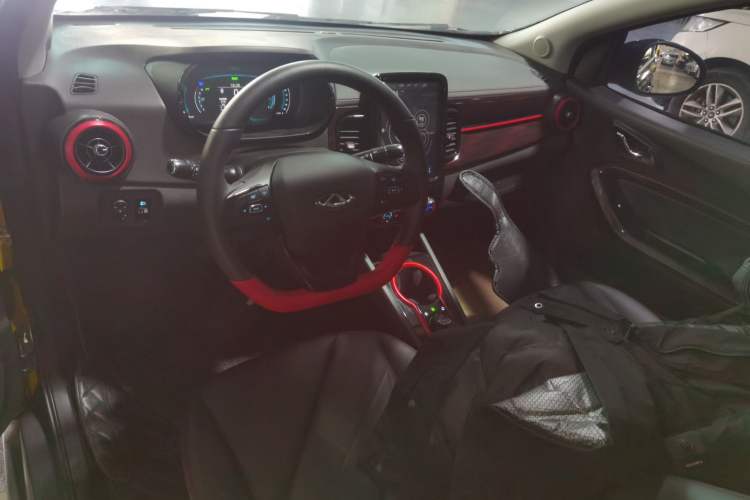 Used Chery Little Ant 2022 Sweet Pink Edition Half-Sugar Version Lithium Iron Phosphate 29.2 kWh 30 kW 301 km Center Console