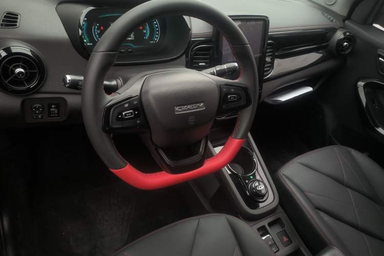 Used Chery Little Ant 2022 Revised Version Sweet Pink Edition Half-Sugar Version Lithium Iron Phosphate 30.7 kWh 30 kW 301 km Center Console