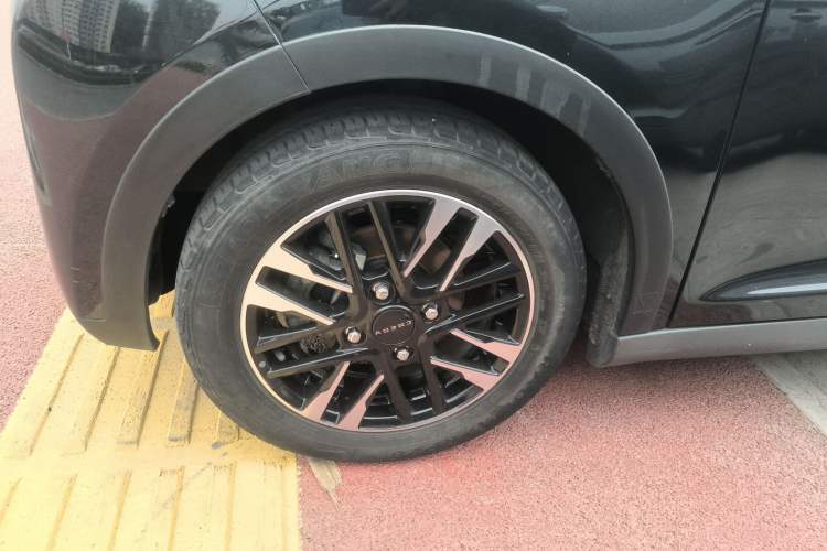 Used Chery Little Ant 2022 Revised Version Sweet Pink Edition Half-Sugar Version Lithium Iron Phosphate 30.7 kWh 30 kW 301 km Left Front Wheel Hub