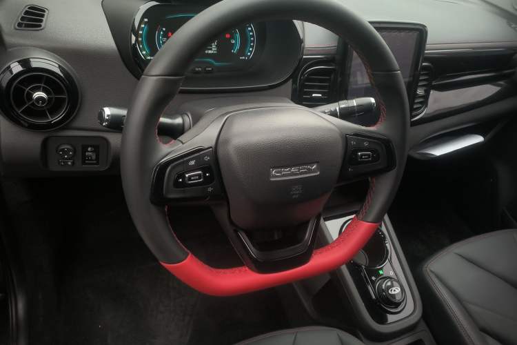 Used Chery Little Ant 2022 Revised Version Sweet Pink Edition Half-Sugar Version Lithium Iron Phosphate 30.7 kWh 30 kW 301 km Steering Wheel