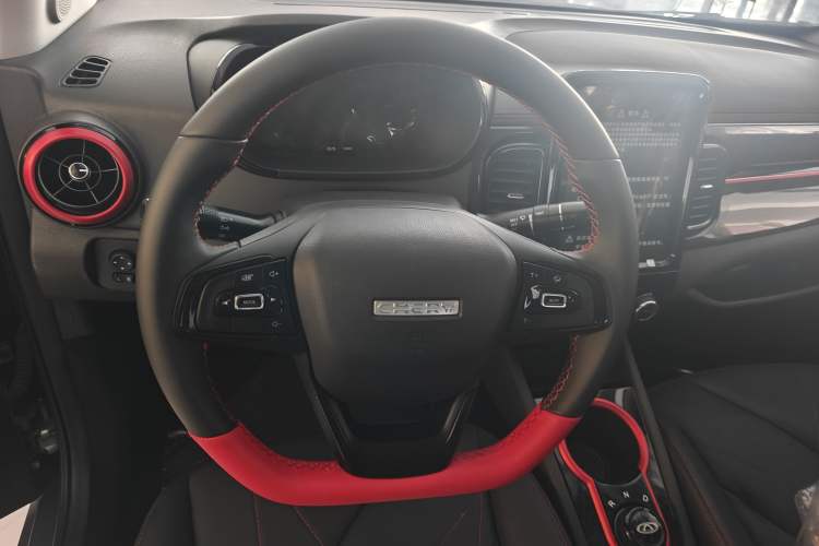 Used Chery Little Ant 2022 Revised Version Sweet Pink Edition Half-Sugar Version Lithium Iron Phosphate 30.7 kWh 30 kW 301 km Interior 2