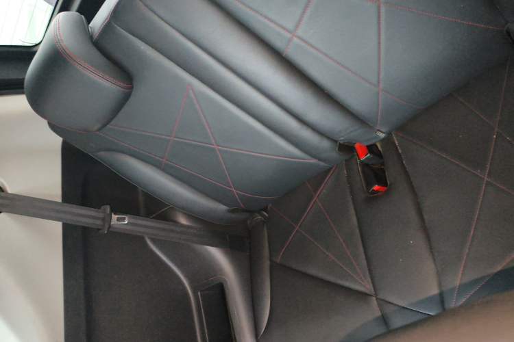 Used Chery Little Ant 2022 Sweet Pink Edition Half-Sugar Version 3-Cell Lithium 30kW 301km Interior 4