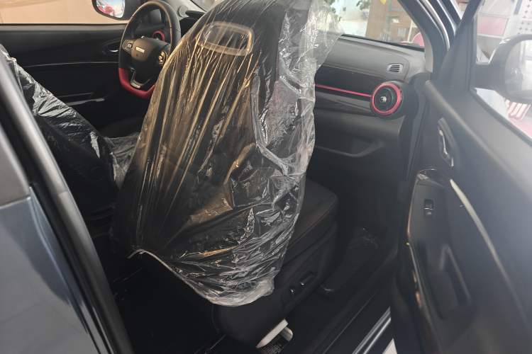Used Chery Little Ant 2022 Revised Version Sweet Pink Edition Half-Sugar Version Lithium Iron Phosphate 30.7 kWh 30 kW 301 km Right Front Seat
