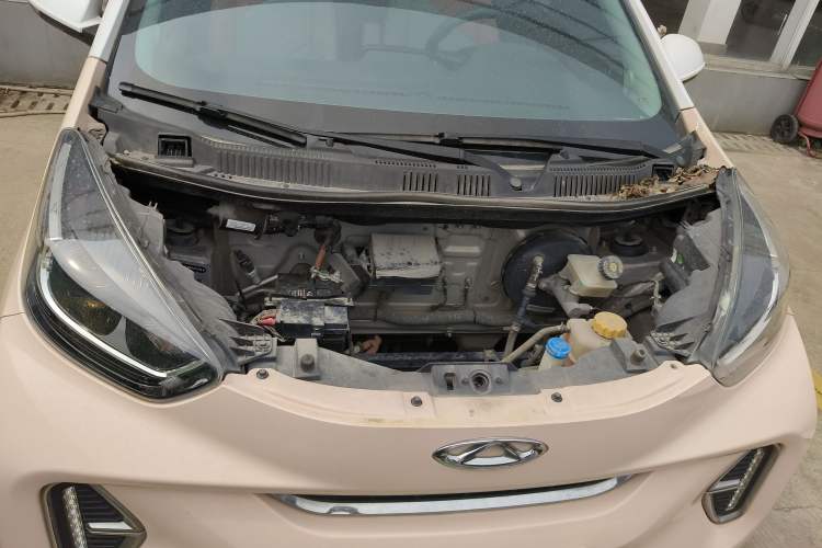 Used Chery Little Ant 2022 Revised Version Sweet Pink Edition Half-Sugar Version Lithium Iron Phosphate 30.7 kWh 30 kW 301 km Engine Bay