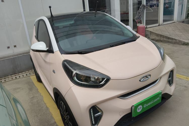 Used Chery Little Ant 2022 Revised Version Sweet Pink Edition Half-Sugar Version Lithium Iron Phosphate 30.7 kWh 30 kW 301 km Front Right 45 Deg
