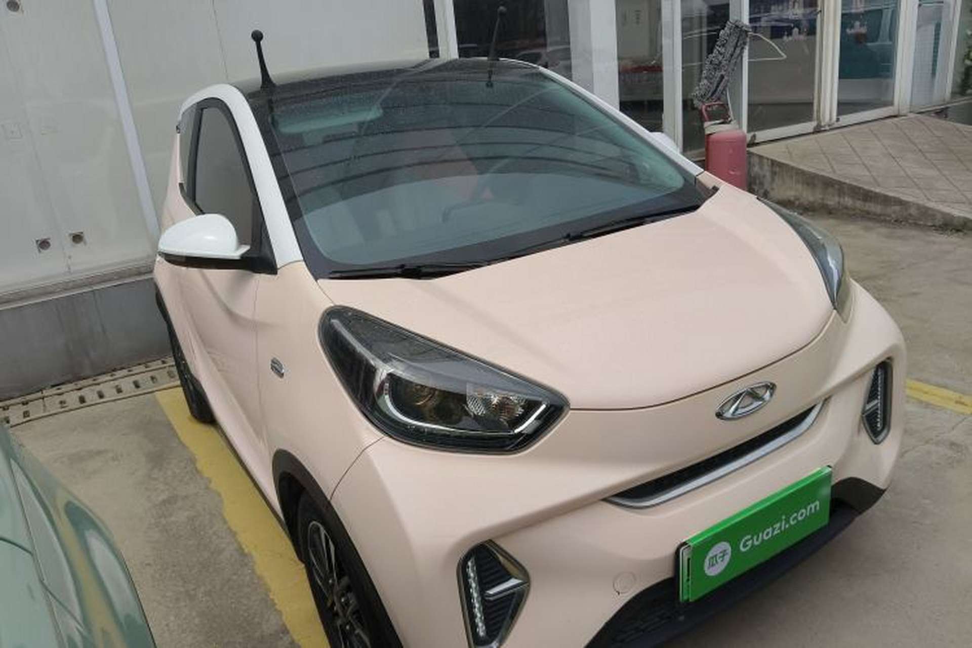 Used Chery Little Ant 2022 Revised Version Sweet Pink Edition Half-Sugar Version Lithium Iron Phosphate 30.7 kWh 30 kW 301 km Front Right 45 Deg