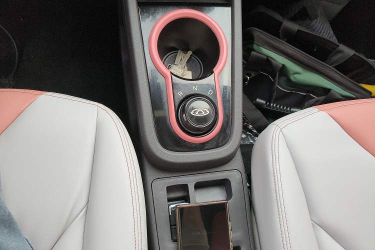 Used Chery Little Ant 2022 Revised Version Sweet Pink Edition Half-Sugar Version Lithium Iron Phosphate 30.7 kWh 30 kW 301 km Gear Lever