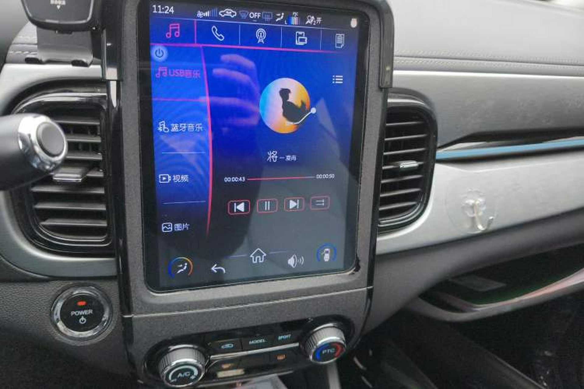 Used Chery Little Ant 2022 Sweet Pink Edition Half-Sugar Version 3-Cell Lithium 30kW 301km Audio And AC Panel