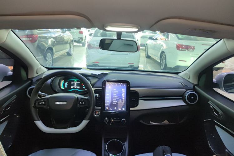 Used Chery Little Ant 2022 Restyled Version Sweet Pink Edition Low-Sugar Version Lithium Iron Phosphate Battery 30.7 kWh 30 kW 301 km Center Console
