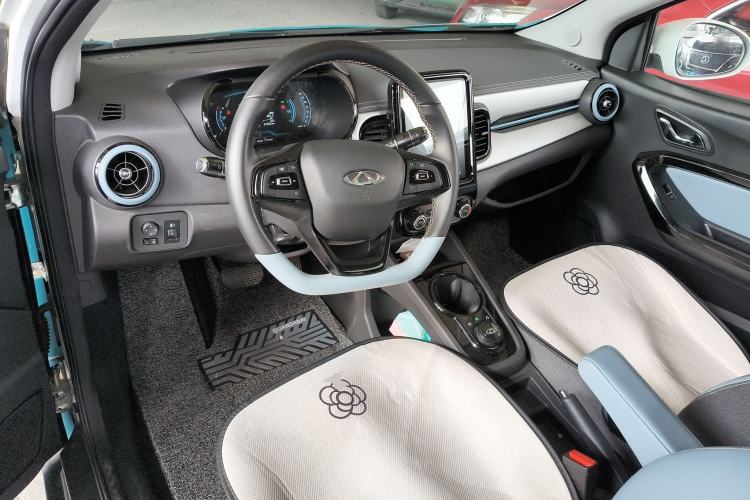 Used Chery Little Ant 2022 Restyled Version Sweet Pink Edition Low-Sugar Version Lithium Iron Phosphate Battery 30.7 kWh 30 kW 301 km Center Console