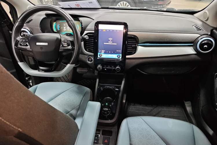 Used Chery Little Ant 2022 Sweet Pink Edition Full-Sugar Version 3-Cell Lithium 30kW 301km Center Console