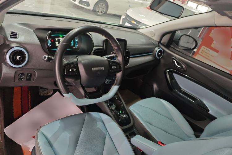Used Chery Little Ant 2022 Sweet Pink Edition Full-Sugar Version 3-Cell Lithium 30kW 301km Center Console