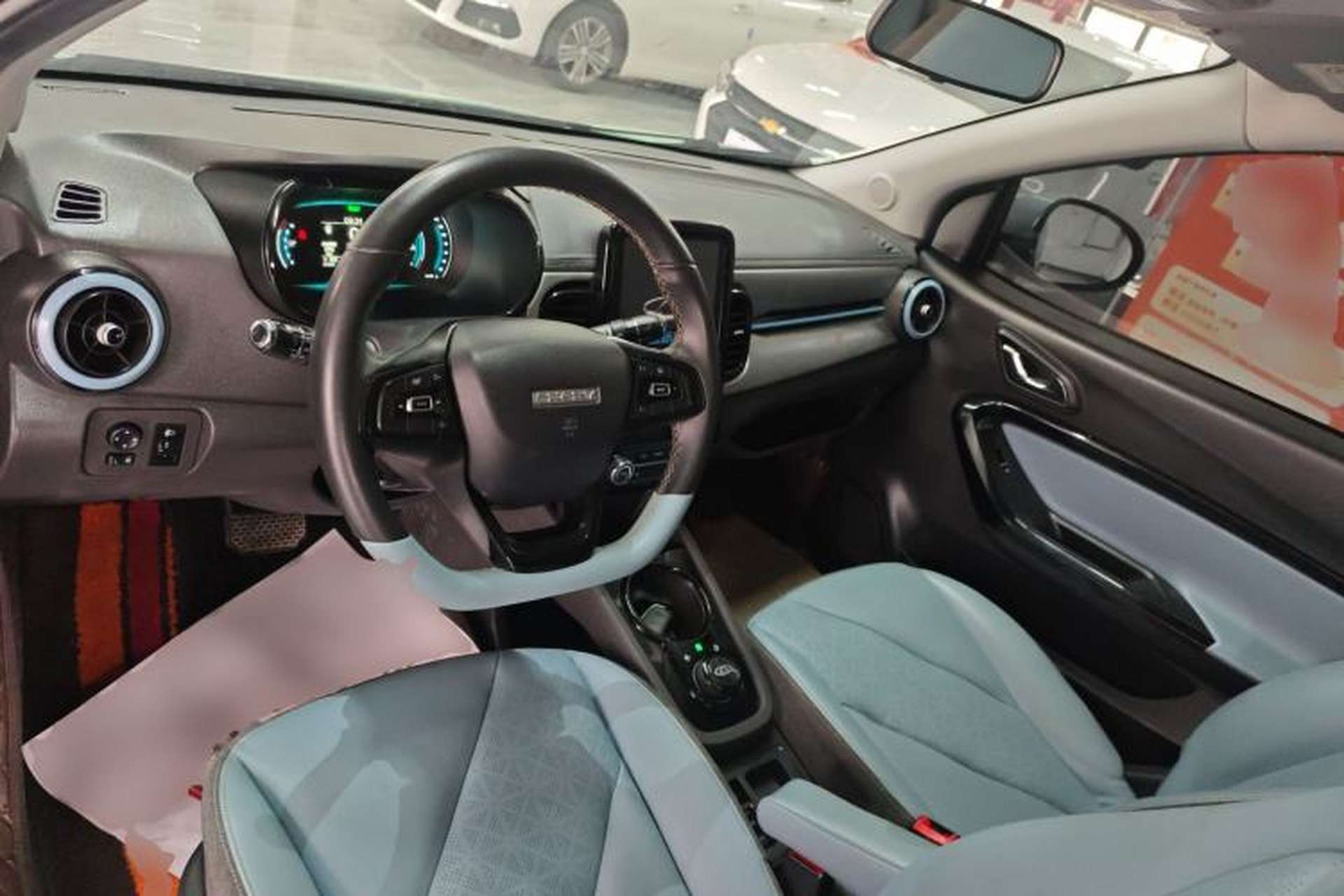 Used Chery Little Ant 2022 Sweet Pink Edition Full-Sugar Version 3-Cell Lithium 30kW 301km Center Console