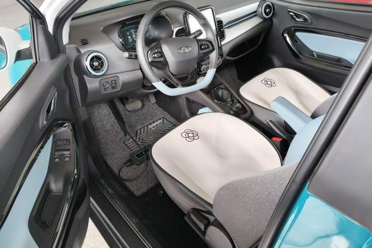 Used Chery Little Ant 2022 Restyled Version Sweet Pink Edition Low-Sugar Version Lithium Iron Phosphate Battery 30.7 kWh 30 kW 301 km Driver Seat