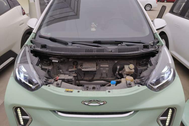 Used Chery Little Ant 2022 Sweet Pink Edition Half-Sugar Version 3-Cell Lithium 30kW 301km Engine Bay