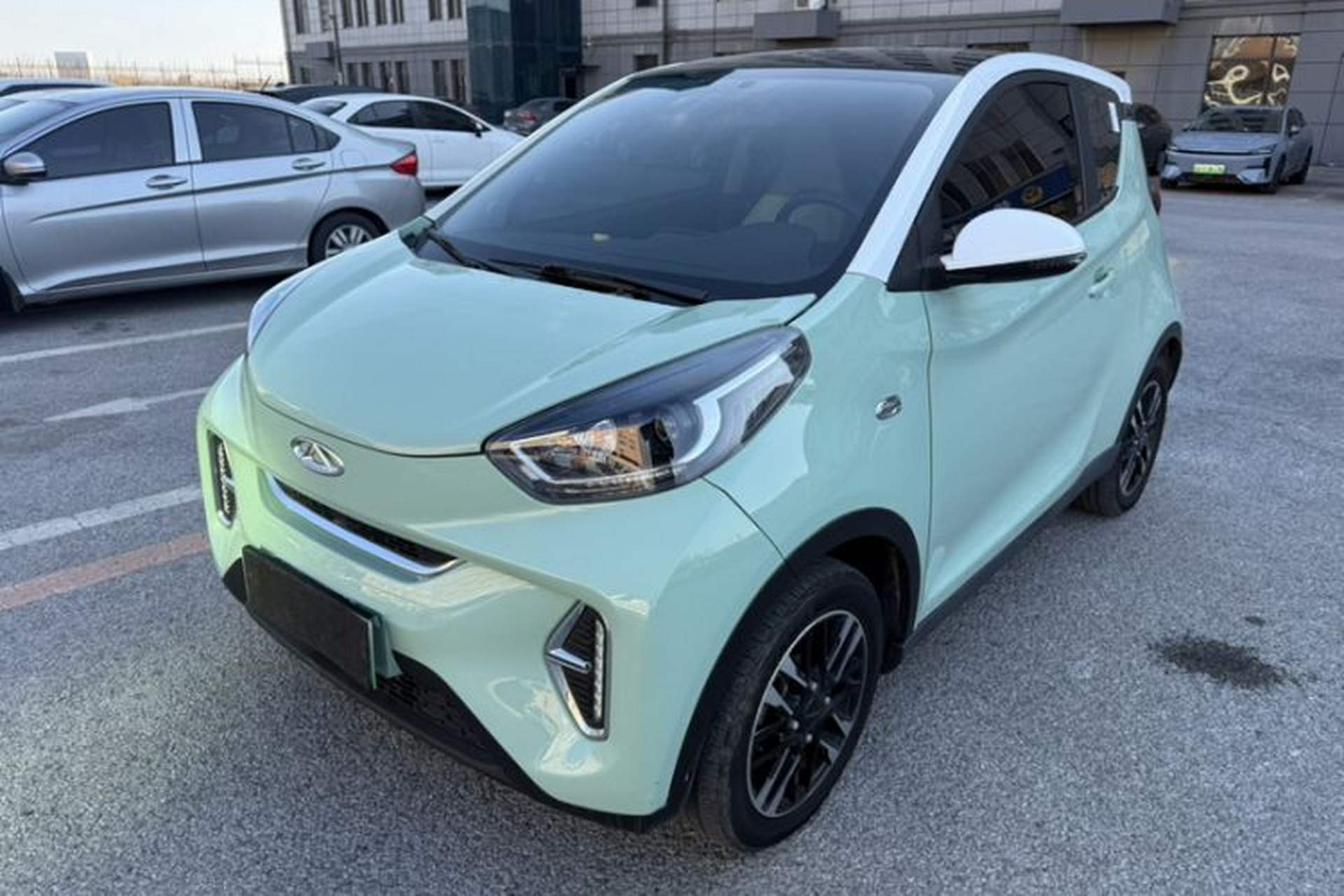 Used Chery Little Ant 2022 Sweet Pink Edition Low-Sugar Version Lithium Iron Phosphate 29.2 kWh 30 kW 301 km Front Left 45 Deg