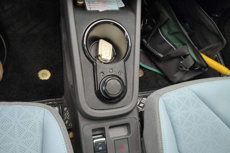 Used Chery Little Ant 2022 Sweet Pink Edition Half-Sugar Version 3-Cell Lithium 30kW 301km Gear Lever