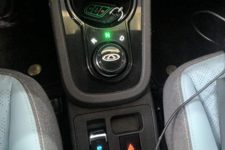 Used Chery Little Ant 2022 Sweet Pink Edition Half-Sugar Version Lithium Iron Phosphate 30 kW 301 km Gear Lever
