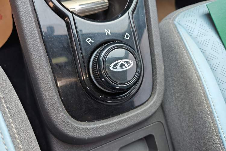 Used Chery Little Ant 2022 Sweet Pink Edition Half-Sugar Version 3-Cell Lithium 30kW 301km Gear Lever