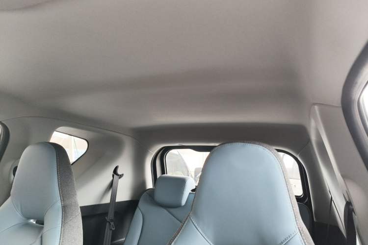 Used Chery Little Ant 2022 Restyled Version Sweet Pink Edition Low-Sugar Version Lithium Iron Phosphate Battery 30.7 kWh 30 kW 301 km Headliner
