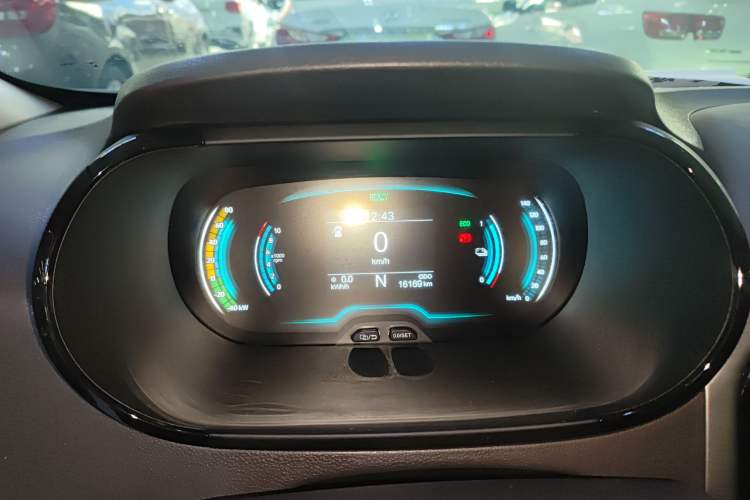 Used Chery Little Ant 2022 Restyled Version Sweet Pink Edition Low-Sugar Version Lithium Iron Phosphate Battery 30.7 kWh 30 kW 301 km Instrument Cluster