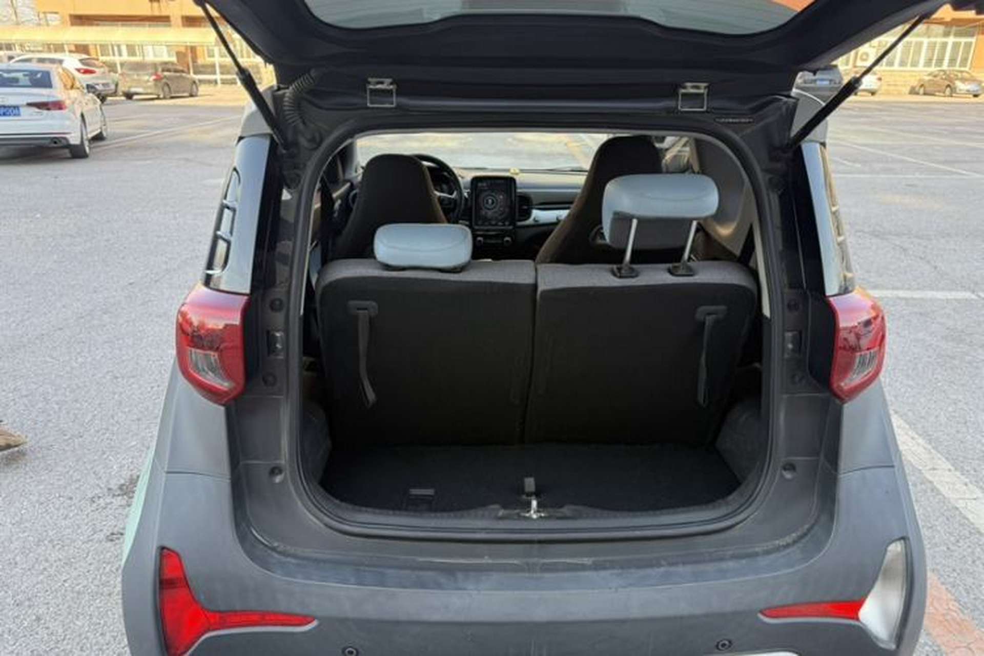 Used Chery Little Ant 2022 Sweet Pink Edition Low-Sugar Version Lithium Iron Phosphate 29.2 kWh 30 kW 301 km Interior 4