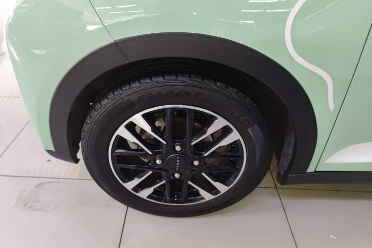 Used Chery Little Ant 2022 Restyled Version Sweet Pink Edition Low-Sugar Version Lithium Iron Phosphate Battery 30.7 kWh 30 kW 301 km Left Front Wheel Hub