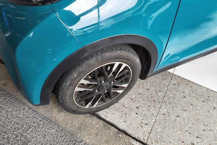 Used Chery Little Ant 2022 Restyled Version Sweet Pink Edition Low-Sugar Version Lithium Iron Phosphate Battery 30.7 kWh 30 kW 301 km Left Front Wheel Hub