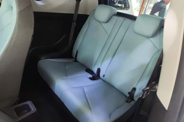Used Chery Little Ant 2022 Restyled Version Sweet Pink Edition Low-Sugar Version Lithium Iron Phosphate Battery 30.7 kWh 30 kW 301 km Left Rear Seat