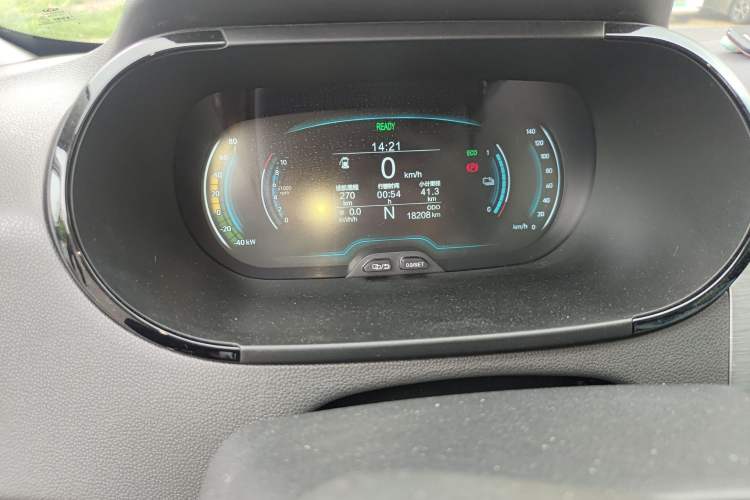 Used Chery Little Ant 2022 Sweet Pink Edition Full-Sugar Version Lithium Iron Phosphate 30 kW 301 km Odometer Close Up