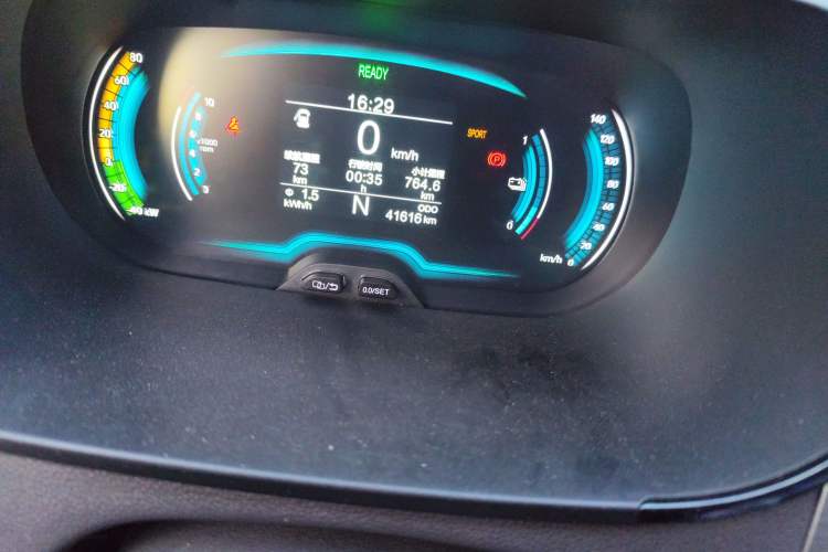 Used Chery Little Ant 2022 Restyled Version Sweet Pink Edition Half-Sugar Version 28.8 kWh 30 kW 301 km Odometer Close Up