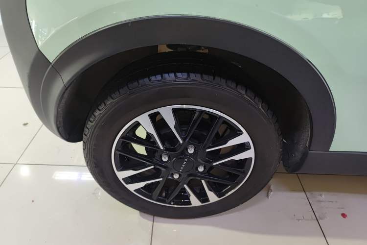 Used Chery Little Ant 2022 Restyled Version Sweet Pink Edition Low-Sugar Version Lithium Iron Phosphate Battery 30.7 kWh 30 kW 301 km Right Rear Wheel Hub