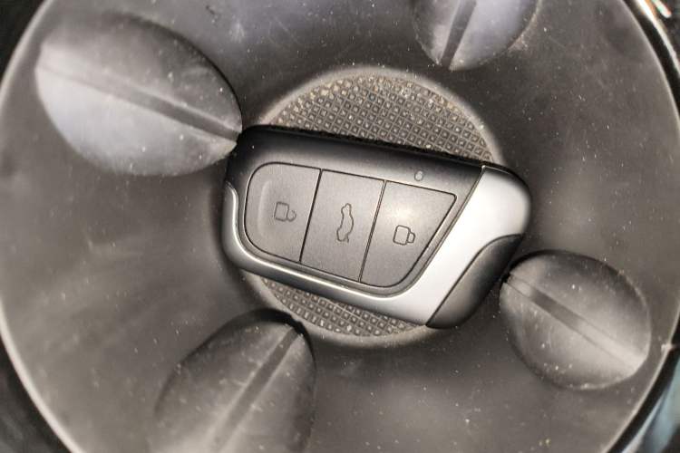 Used Chery Little Ant 2022 Restyled Version Sweet Pink Edition Low-Sugar Version Lithium Iron Phosphate Battery 30.7 kWh 30 kW 301 km Vehicle Key
