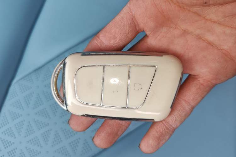 Used Chery Little Ant 2022 Sweet Pink Edition Half-Sugar Version 3-Cell Lithium 30kW 301km Vehicle Key