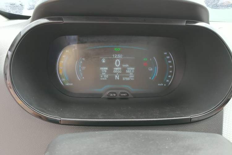 Used Chery Little Ant 2022 Revised Version Sweet Pink Edition Half-Sugar Version Lithium Iron Phosphate 30.7 kWh 30 kW 301 km Instrument Cluster