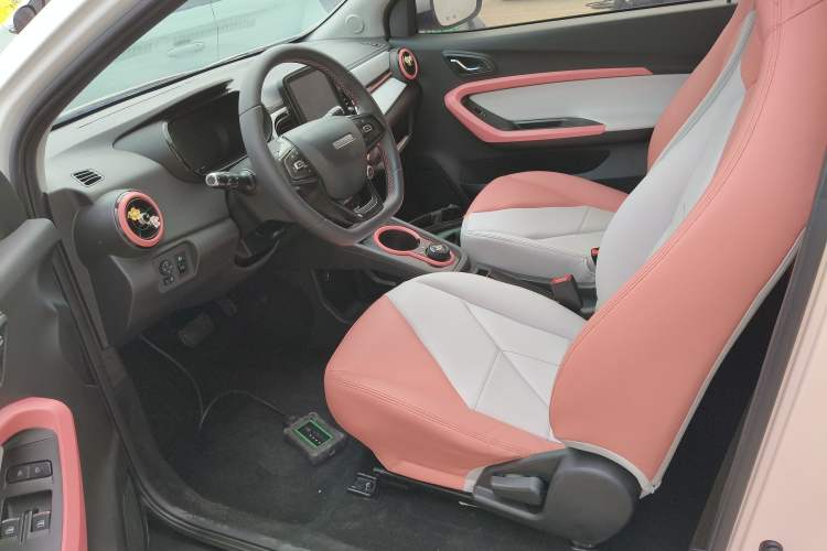 Used Chery Little Ant 2022 Revised Version Sweet Pink Edition Half-Sugar Version Lithium Iron Phosphate 30.7 kWh 30 kW 301 km Left Front Seat