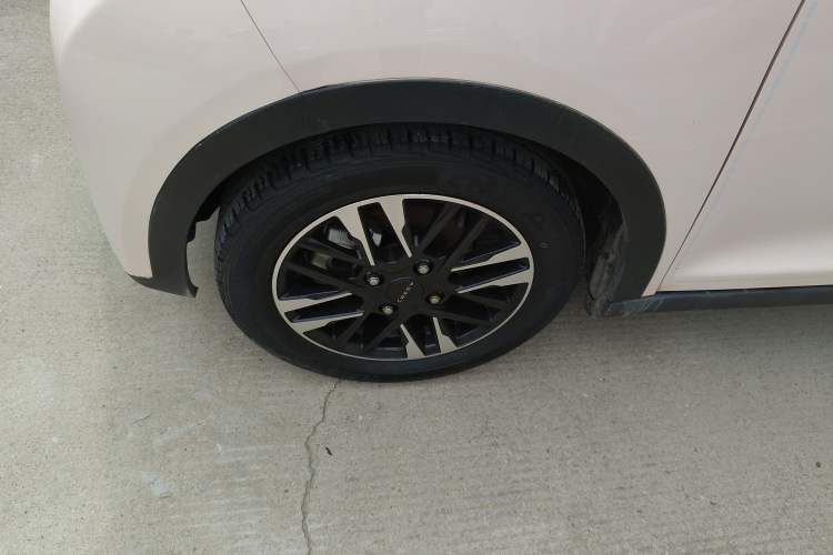 Used Chery Little Ant 2022 Revised Version Sweet Pink Edition Half-Sugar Version Lithium Iron Phosphate 30.7 kWh 30 kW 301 km Left Front Wheel Hub