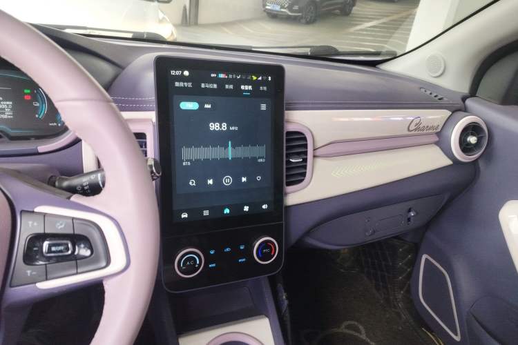 Used Chery Little Ant 2022 Sweet Pink Edition Half-Sugar Version Lithium Iron Phosphate 30 kW 301 km Audio And AC Panel