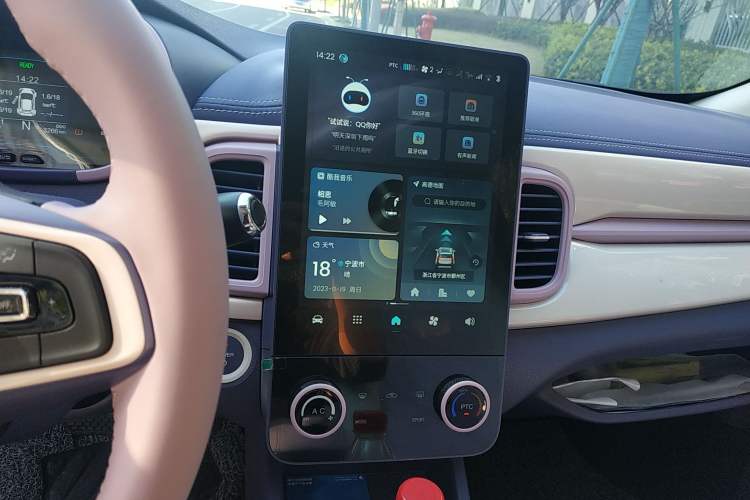 Used Chery Little Ant 2022 Revised Version 2 Sweet Pink Edition Full-Sugar Version Lithium Iron Phosphate 30.7 kWh 30 kW 301 km Audio And AC Panel
