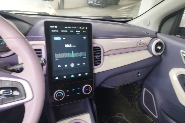 Used Chery Little Ant 2022 Sweet Pink Edition Half-Sugar Version Lithium Iron Phosphate 30 kW 301 km Center Console