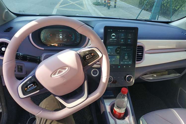 Used Chery Little Ant 2022 Revised Version 2 Sweet Pink Edition Full-Sugar Version Lithium Iron Phosphate 30.7 kWh 30 kW 301 km Center Console